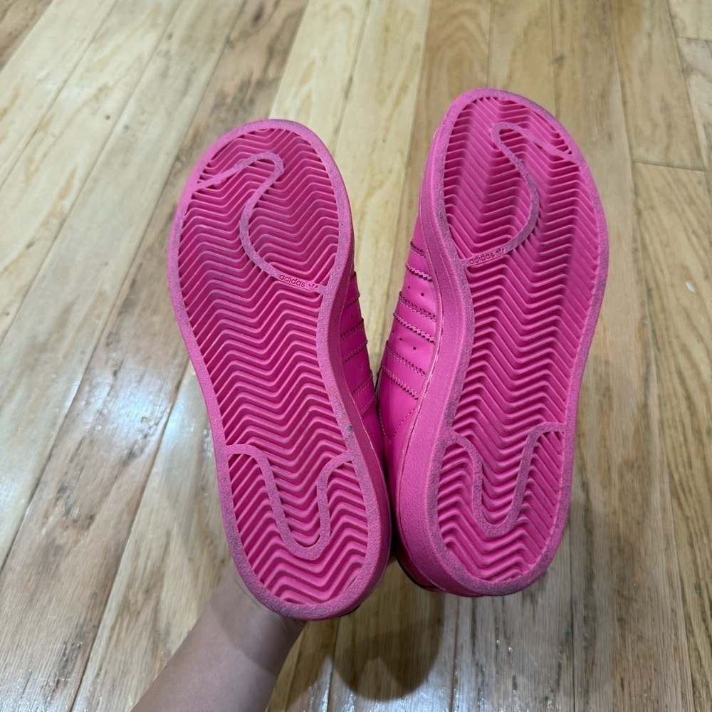 Adidas Pharrell Superstar Girls Size 4 Pink Athletic Leather Shoes Sneakers - Picture 2 of 9